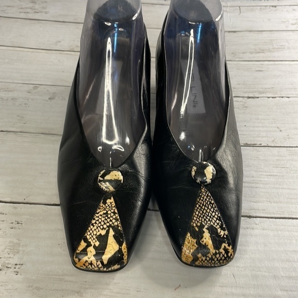 Vintage Bellini Black Leather and Reptile Button Low Heel Pump - Picture 3 of 15